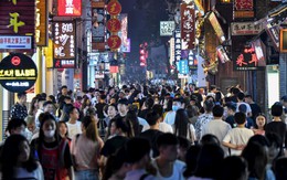 Nợ ngập đầu, người khổ sở, kẻ đua nhau lên mạng ‘khoe’ để biến nguy thành cơ: Hé lộ mảng tối trong hệ thống tài chính của nền kinh tế lớn thứ 2 thế giới Nợ ngập đầu, người khổ sở, kẻ đua nhau lên mạng ‘khoe’ để biến nguy thành cơ: Hé lộ mảng tối trong hệ thống tài chính của nền kinh tế lớn thứ 2 thế giới