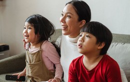 Nhà thần kinh học nổi tiếng nói: Đừng chỉ cho con học các lớp tăng IQ, hành động MIỄN PHÍ này cải thiện não bộ