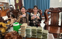 Đang gội đầu thì được mời mua vé số, 2 chị em ở TP.HCM mừng rỡ dò kết quả: Bất ngờ số tiền chia nhau