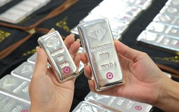 Giá bạc hôm nay 1/8: tiếp tục giảm sâu