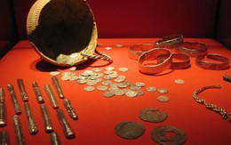 2 người đàn ông đào được “hũ vàng” trị giá hơn 4.150 tỷ đồng, 4 năm sau bất ngờ bị cảnh sát bắt giữ