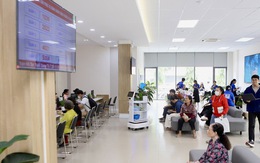 TP HCM: Cận cảnh nơi làm thủ tục hành chính đầu tiên có robot tiếp dân sau một tháng vận hành