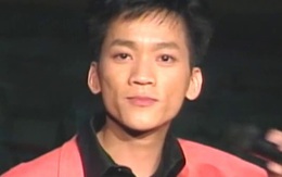 Nam ca sĩ nổi danh ở hải ngoại phải trèo cửa sổ chui khỏi nhà hát ở châu Âu vì 1 chuyện