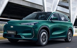 Hãng xe xây nhà máy 4.100 tỷ nâng cấp mẫu SUV vừa ra mắt tại Việt Nam: đi xa hơn 610 km nhưng giá vẫn giữ nguyên từ 400 triệu đồng