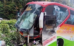 Xe buýt chở 20 du khách Việt Nam gặp nạn tại Malaysia