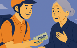 Người nhặt được gần 5 triệu đồng chạy xe 40 km trả lại cho cụ bà ở Đà Nẵng