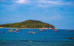 Hòn đảo hoang sơ thuộc tỉnh miền Trung, du khách nhận xét: "Ngỡ ngàng vì nước biển quá xanh!"