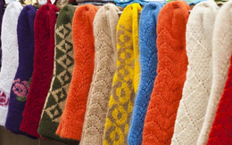 Mua tất siêu rẻ coi chừng… ung thư: Bác sĩ chỉ ra 4 dấu hiệu “tất độc” và 3 nguyên tắc chọn tất an toàn