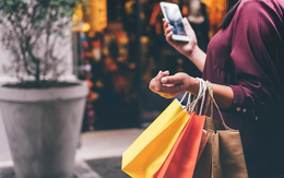 Tiêu dùng tự sướng: Trào lưu mới của Gen Z khi kinh tế lạm phát, lãi suất cao và sa thải hàng loạt