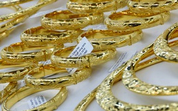 Giá vàng trong nước giảm nhanh, nhiều người chưa kịp bán