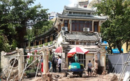 Cận cảnh tháo dỡ một phần nhà hàng nổi tiếng bên hồ Hoàn Kiếm, nhiều người dân bất ngờ ngoái nhìn