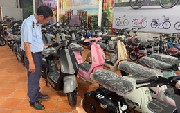 "Đột kích" từ manh mối trên mạng: Quản lý thị trường phát hiện 2 hộ kinh doanh xe đạp điện mập mờ nguồn gốc, trong đó 1 hộ "qua mặt" cơ quan thuế