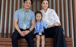 Con gái Cường Đô La – Đàm Thu Trang nhập học trường quốc tế danh tiếng hàng đầu tại TP.HCM, được bố mẹ tháp tùng trong ngày đầu tiên