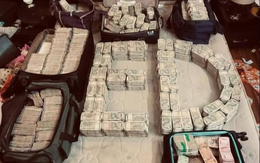 Đột kích tư gia viên chức quy hoạch đô thị lương tháng chưa đến 26 triệu, tịch thu núi tiền mặt 25,5 tỷ, vàng bạc và kim cương trị giá 69 tỷ đồng