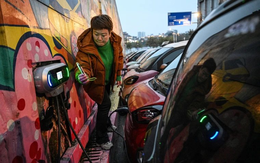 Cả thế giới đang đổ xô về xe điện thì bất ngờ Trung Quốc "lao ngược" lại xe xăng: Nước đi này ai đỡ nổi?