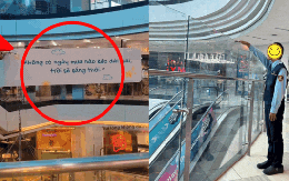 Dòng chữ lạ dán trên kính an toàn ở Vạn Hạnh Mall, ai lướt qua cũng đồng loạt đưa điện thoại lên