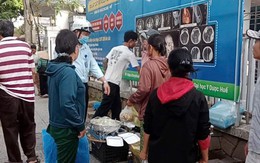 CLIP: Quán bún vỉa hè ở Huế bị kiểm tra vì có "xô nước thần kỳ" giúp rửa bát siêu nhanh