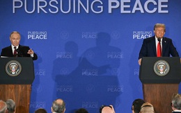 "Điều kỳ lạ" sau thượng đỉnh Mỹ - Nga, Tổng thống Donald Trump phát biểu "ngắn khác thường"