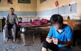 Bị cậu ruột từ chối cho vay 3,6 triệu đóng học phí, cả làng giúp gom trong một đêm: 20 năm sau, chàng trai quay về khiến ai cũng khóc