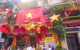 Thủ đô Hà Nội bừng sắc đỏ chào đón ngày lễ lớn của dân tộc