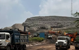 “Bom nhiệt” từ núi rác ở thủ đô New Delhi đe dọa mạng sống hàng nghìn người