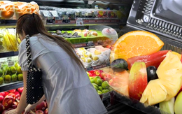 Xếp hàng 3 tiếng, chi 3-4 triệu/tháng để mua trái cây CẮT SẴN: Mình lười để người khác có cơ hội kiếm tiền?