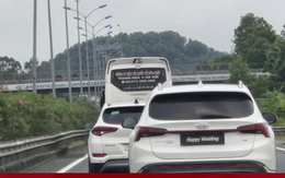 Truy tìm tài xế ô tô dùng chiêu lật biển số, gắn chữ 'Happy Wedding'