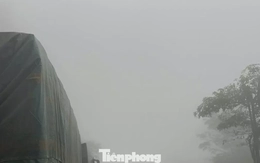 Sương mù dày đặc bao phủ tuyến đường lên Cửa khẩu Cầu Treo