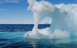Tảng băng khổng lồ ở Nam Cực vừa vỡ ra, bên dưới là cảnh tượng con người chưa từng chứng kiến từ trước đến nay