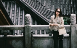 Hoa hậu thả nhẹ vài chiếc ảnh đi du lịch, netizen đã xuýt xoa khen "sách mẫu cô dâu hào môn" đây rồi