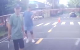 Xử phạt nhóm người thản nhiên giăng lưới đánh cầu lông giữa đường ở TP HCM