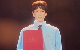 Trung Quốc cho robot đi học tiến sĩ nghệ thuật, được khen đẹp trai, nếu học không xong bị cho vào bảo tàng