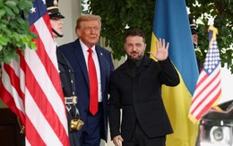 Từ chỉ trích đến khen ngợi: 'Lá bùa may mắn' giúp Tổng thống Ukraine xích lại gần ông Trump