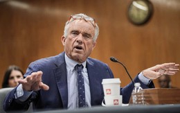 Căng thẳng bùng nổ: Bộ trưởng Y tế Mỹ cáo buộc bác sĩ nhi khoa nhận tiền từ hãng dược để ủng hộ tiêm vaccine Covid cho trẻ em