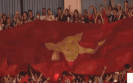 Sức ép ngược từ những biển người