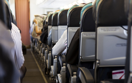Một hành động "chết người" KHÔNG BAO GIỜ nên làm trên máy bay