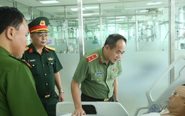 Giám đốc Công an TP Hà Nội thăm Đại úy cảnh sát cơ động bị "quái xế" tông