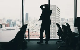 1/5 doanh nghiệp giảm tuyển dụng nửa cuối năm 2025: CEO coi sa thải là ‘thành tựu’ tiết kiệm, dân văn phòng và công nghệ tăng lương chậm hơn cả nghề pha chế