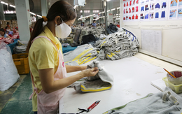 Dệt may, da giày tăng tốc khai thác "mỏ vàng sân nhà"