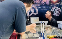 Nếu nhỡ “sóng” chứng khoán và vàng, người mua bạc vẫn lãi 35% từ đầu năm