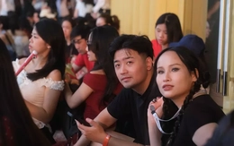 50.000 người đổ về Đông Anh bất chấp mưa trắng trời