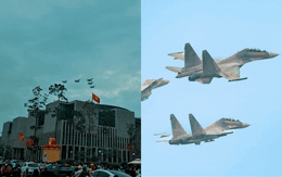 Dưới bầu trời hòa bình: Dàn máy bay hợp luyện trình diễn đầy kiêu hãnh trong tiếng hò reo của người dân Thủ đô