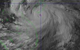 Tin mới nhất về cơn bão số 5: Vẫn mạnh cấp cuồng phong, sắp đổ bộ vào đất liền