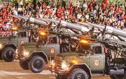 Vạn người reo hò khi tên lửa, xe tăng hùng dũng tiến qua Quảng trường Ba Đình