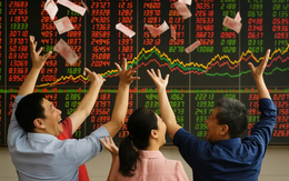 Không nhờ các gói kích thích kinh tế hay dòng vốn ngoại, thị trường chứng khoán ngay sát Việt Nam tăng bùng nổ, được một yếu tố không ngờ âm thầm đổ hàng nghìn tỷ đồng