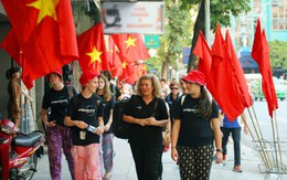 Khách Tây ngạc nhiên khi gặp cảnh tượng trên đường phố Việt Nam, nhận xét: "Tôi thấy nó ở mọi nơi!"