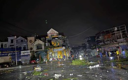 Lốc xoáy kinh hoàng ở Ninh Bình: Chỉ trong 2 phút hàng trăm nhà dân bị hư hại, cả con phố tan hoang