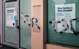 Hơn 6.500 chi nhánh ngân hàng đóng cửa, mỗi tháng mất 53 địa điểm: Làn sóng sa thải lan rộng của ngành tài chính tại Anh