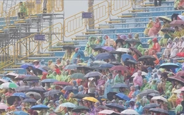 15.000 người đội mưa đổ về Đông Anh