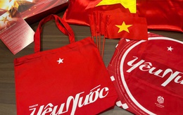 Cư dân Masterise Homes nhận quà yêu nước chung tay phủ đỏ Việt Nam